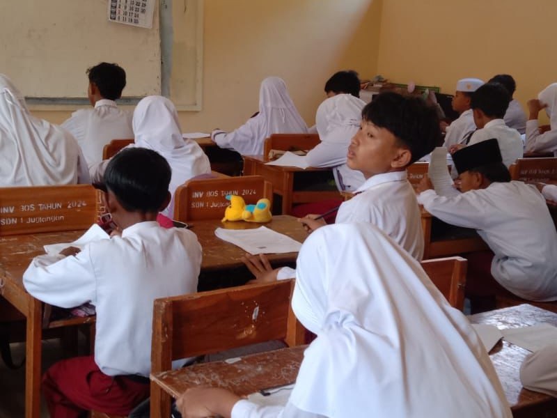 Pelaksanaan Ujian  Sumatif Akhir Semester (SAS) Kelas 6 SD Negeri 1 Juglangan